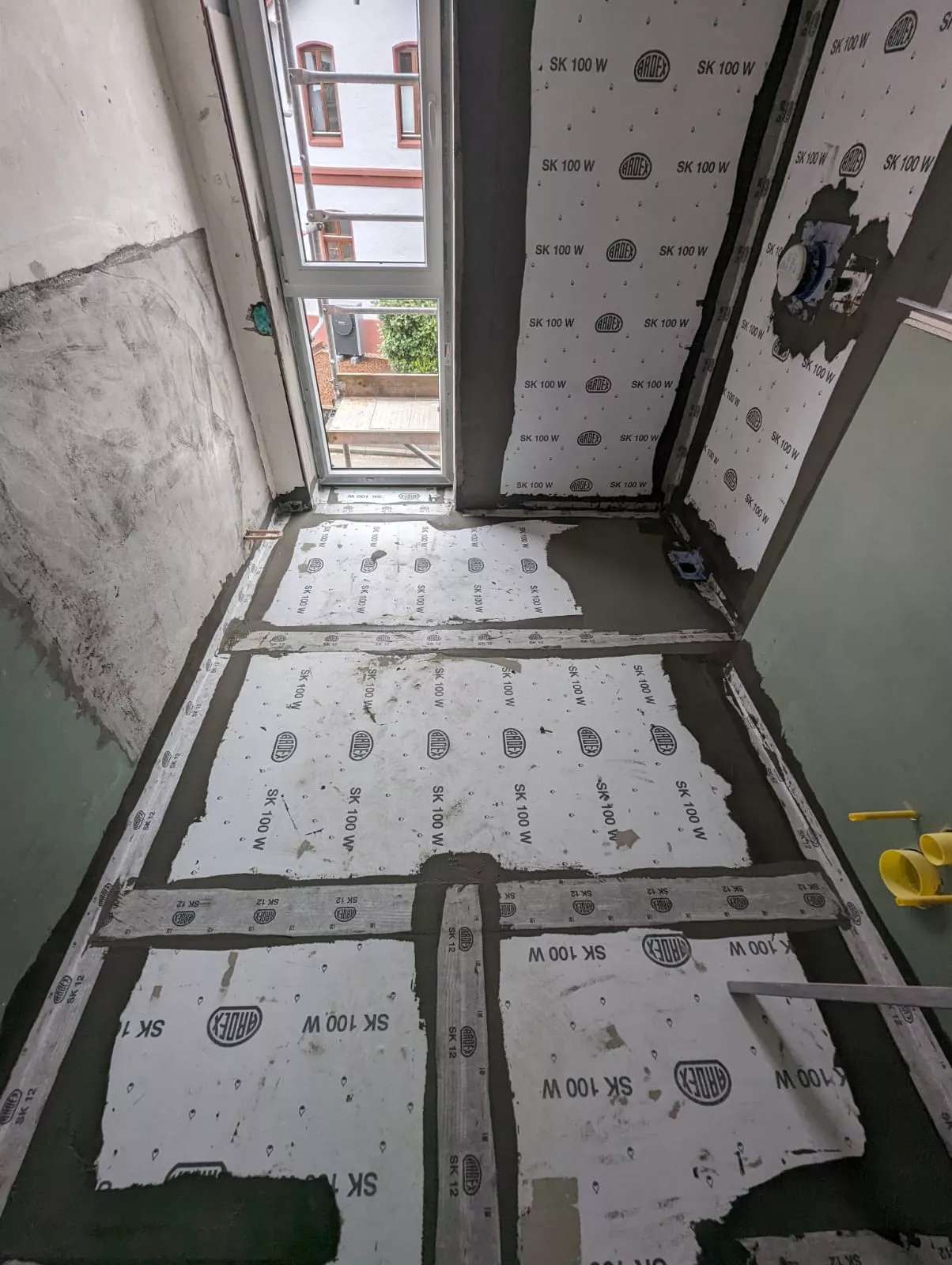 Abdichtung einer bodengleichen Dusche mit Ardex SK 100 W