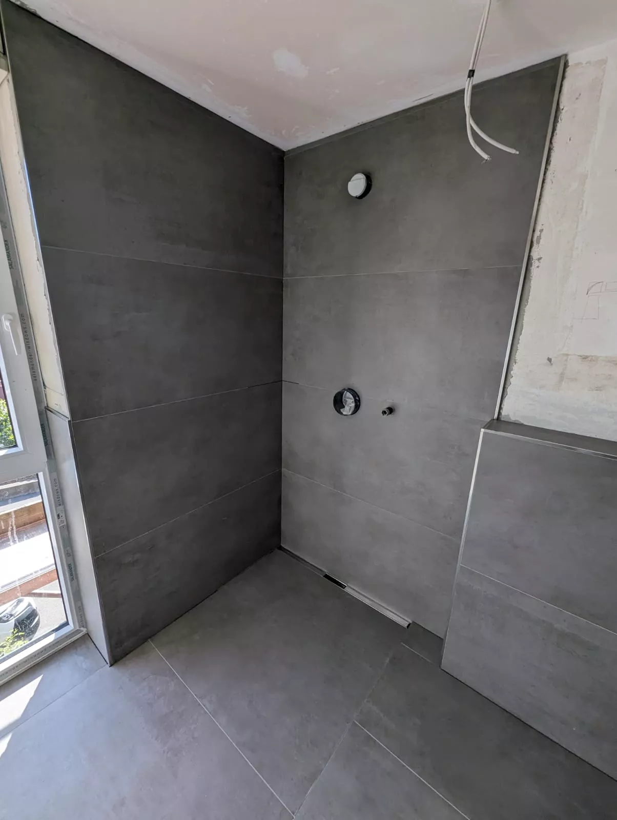 Bodengleiche Dusche mit Linienentwässerung